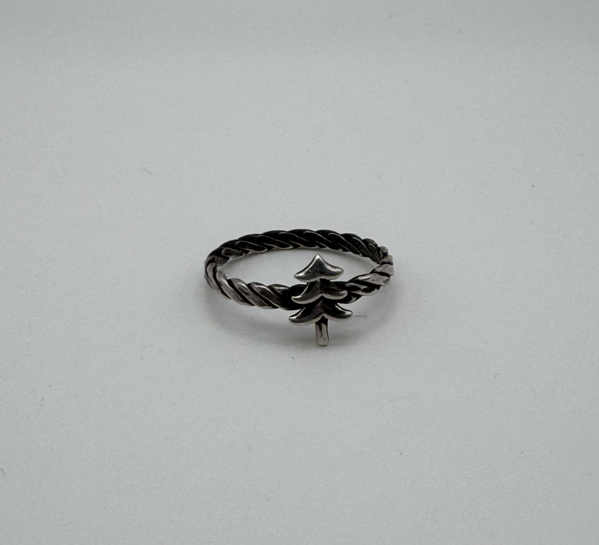 Pine tree ring with cable band